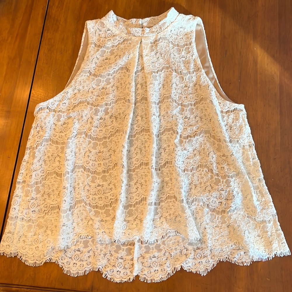 Love, Fire women’s lacy sleeveless top NWOT